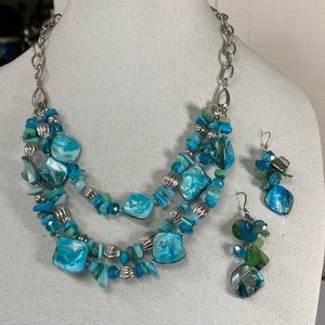 Gorgeous dyed blue shell and bead necklace set